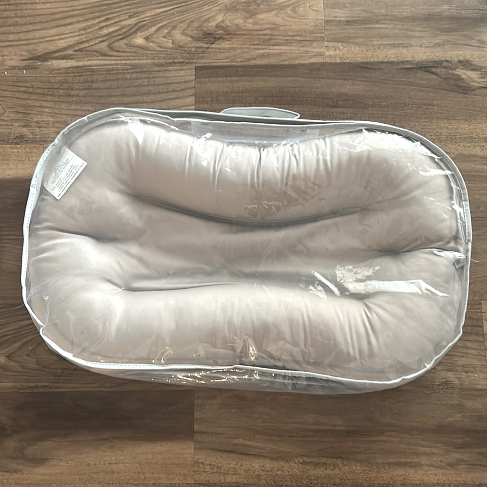 Snuggle Me Infant Lounger in Slate & Covers